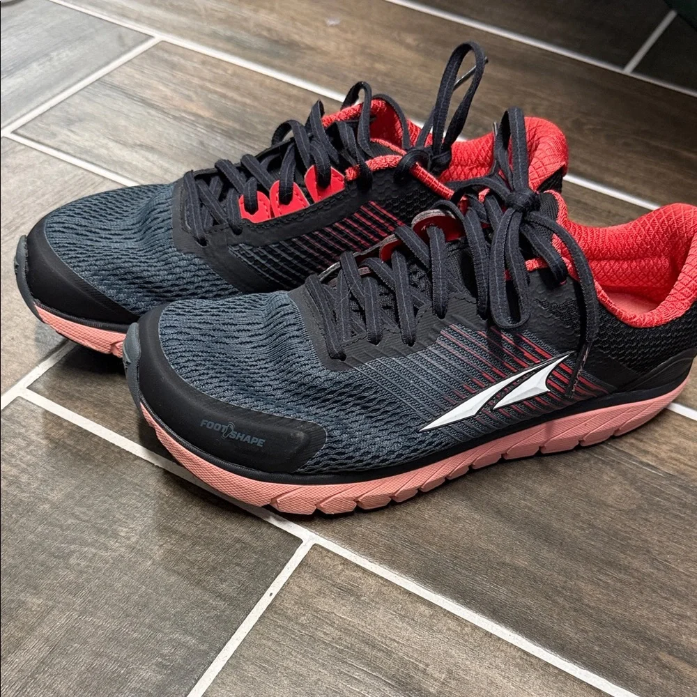 Altra Women's Black and Coral Running Shoes - Picture 2 of 6